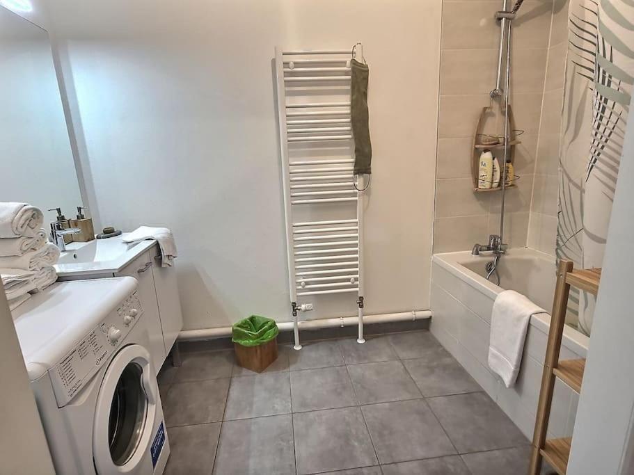 Superbe Appartement Avec 2 Balcons - Vue Sur La Cathedrale Environ 15 Min En Tram Estrasburgo Exterior foto